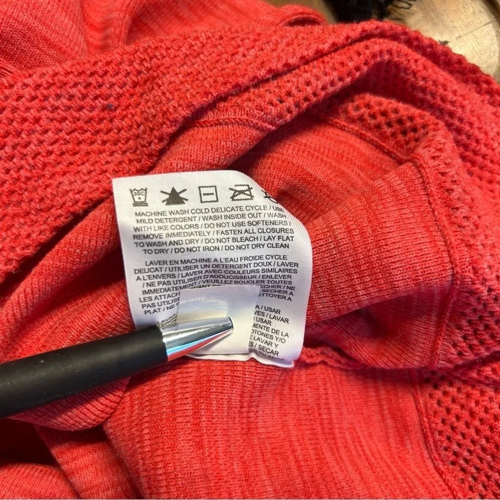 Nike Women’s Tech Knit Sport Casual V-Neck Top in Red and Black, Size Small